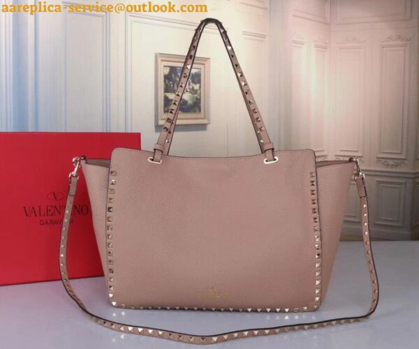 Replica Valentino Rockstud Medium Tote In Beige Grained Leather 3