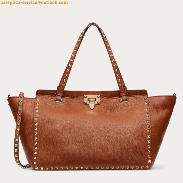 Replica Valentino Rockstud Medium Tote In Brown Grained Leather 34