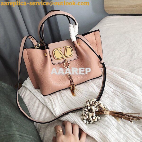 Replica Valentino Garavani Vlogo Escape Grainy Calfskin Shopper SW2B0D 4