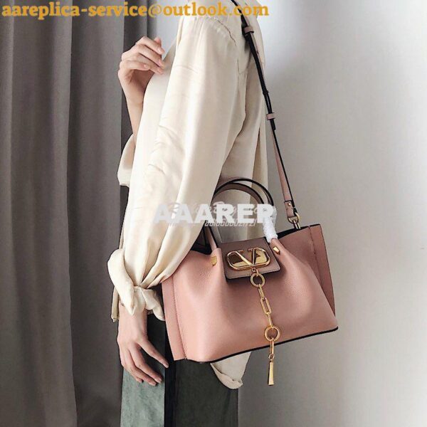 Replica Valentino Garavani Vlogo Escape Grainy Calfskin Shopper SW2B0D 9