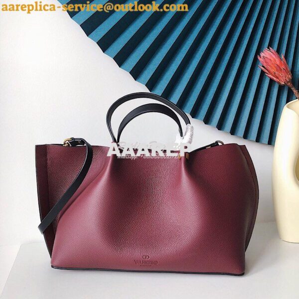 Replica Valentino Garavani Vlogo Escape Grainy Calfskin Shopper SW2B0D 9