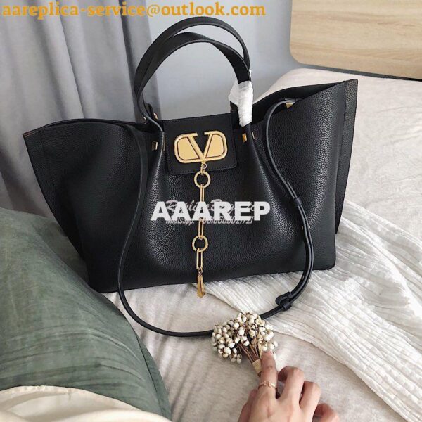 Replica Valentino Garavani Vlogo Escape Grainy Calfskin Shopper SW2B0D 10