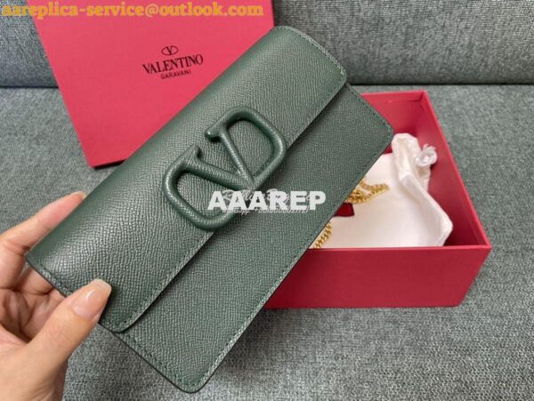 Replica Valentino VLogo Signature Grainy Calfskin Wallet With Chain 5W 5