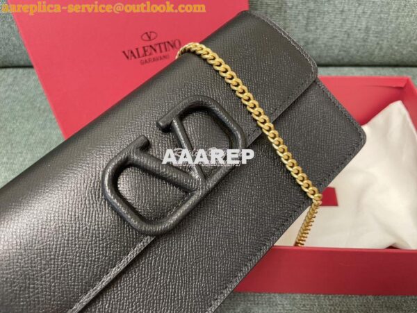 Replica Valentino VLogo Signature Grainy Calfskin Wallet With Chain 5W 5