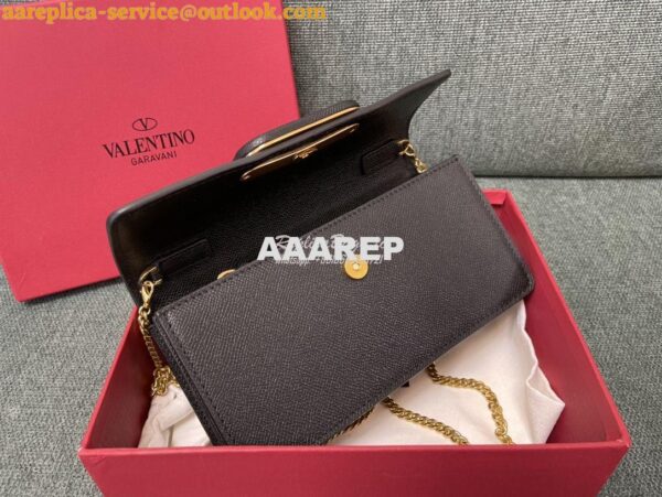 Replica Valentino VLogo Signature Grainy Calfskin Wallet With Chain 5W 8