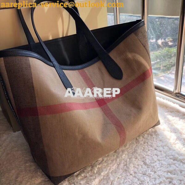 Replica Burberry The Medium Reversible Doodle Tote Black check 8