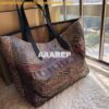 Replica Burberry The Medium Reversible Doodle Tote White Black 2