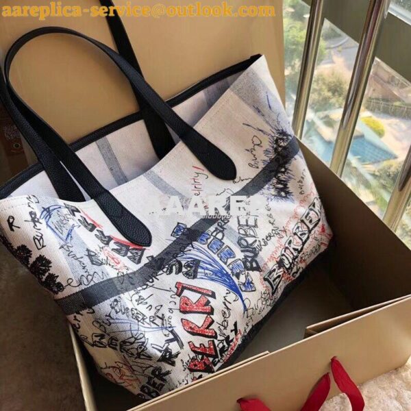 Replica Burberry The Medium Reversible Doodle Tote White Black 3