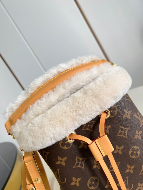 Replica Louis Vuitton LV NÉONOÉ BB Bag M46319 6