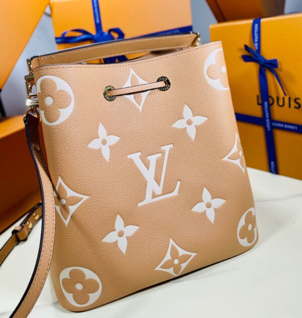 Replica Louis Vuitton LV NÉONOÉ MM Arizona Beige Bag M45808 7