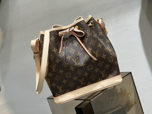 Replica Louis Vuitton LV Petit Noé Bag M40818 5