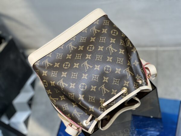 Replica Louis Vuitton LV Petit Noé Bag M40818 8