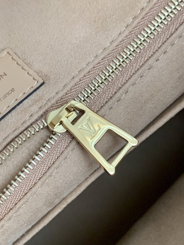 Replica Louis Vuitton LV ONTHEGO MM Arizona Beige Bag M45982 12