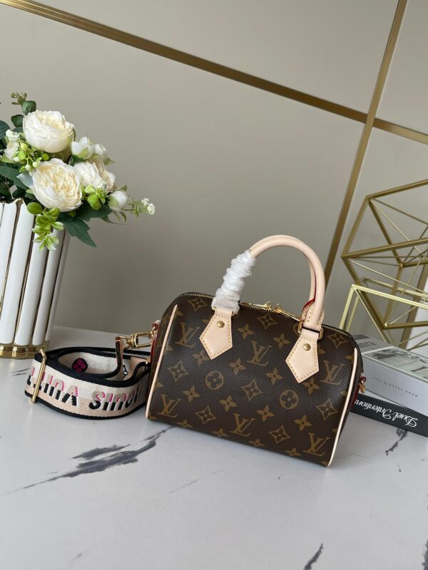 Replica Louis Vuitton LV SPEEDY BANDOULIÈRE 20 Bag M46234 4