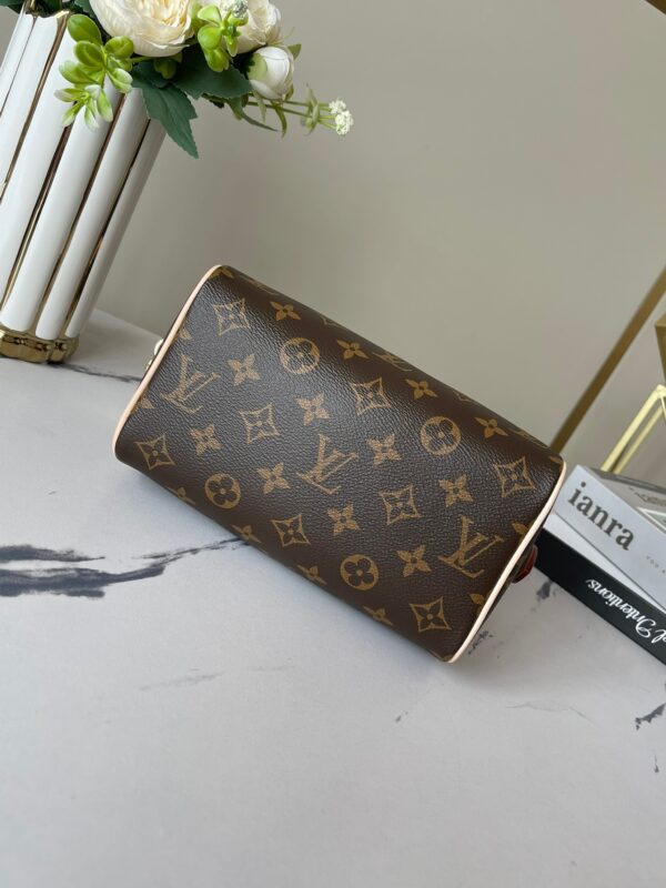 Replica Louis Vuitton LV SPEEDY BANDOULIÈRE 20 Bag M46234 7