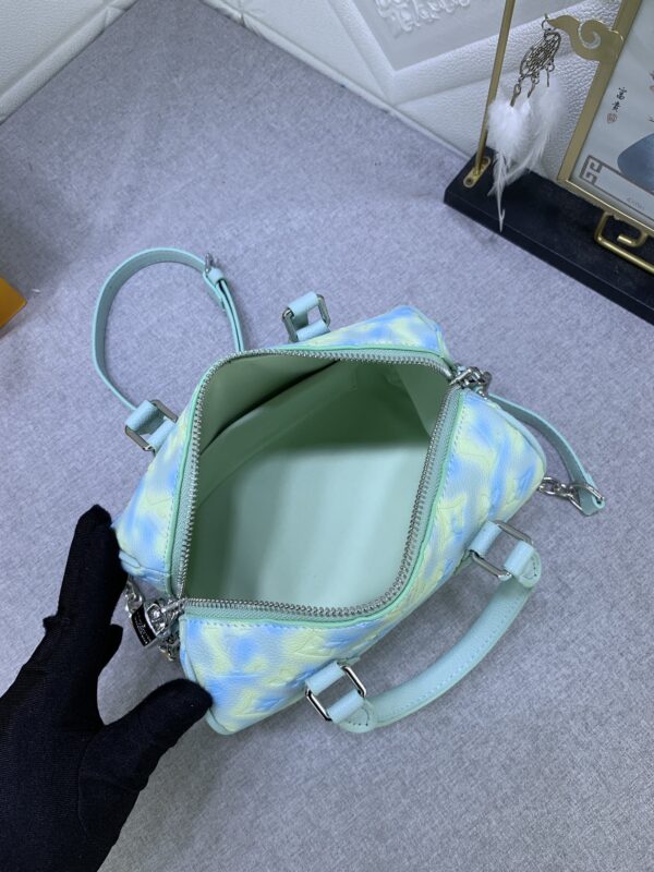 Replica Louis Vuitton LV SPEEDY BANDOULIÈRE 20 Vert d'eau Green Bag M46092 12