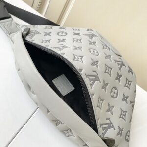 Replica Louis Vuitton Discovery Bumbag M46108 2