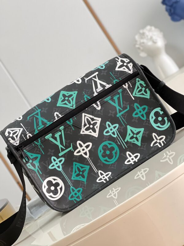 Replica Louis Vuitton ARCHY MESSENGER MM M21394 8