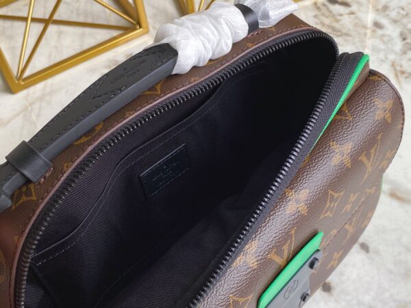 Replica Louis Vuitton S LOCK MESSENGER LV M46246 5