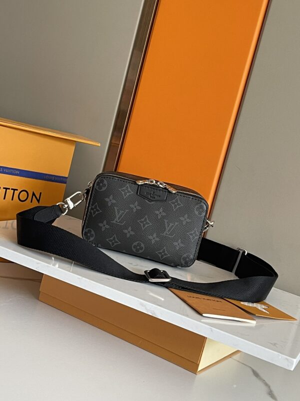 Replica Louis Vuitton ALPHA WEARABLE LV WALLET M81260 4