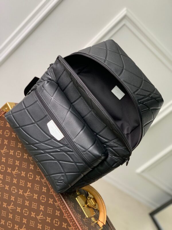 Replica Louis Vuitton Discovery Backpack LV M21391 4