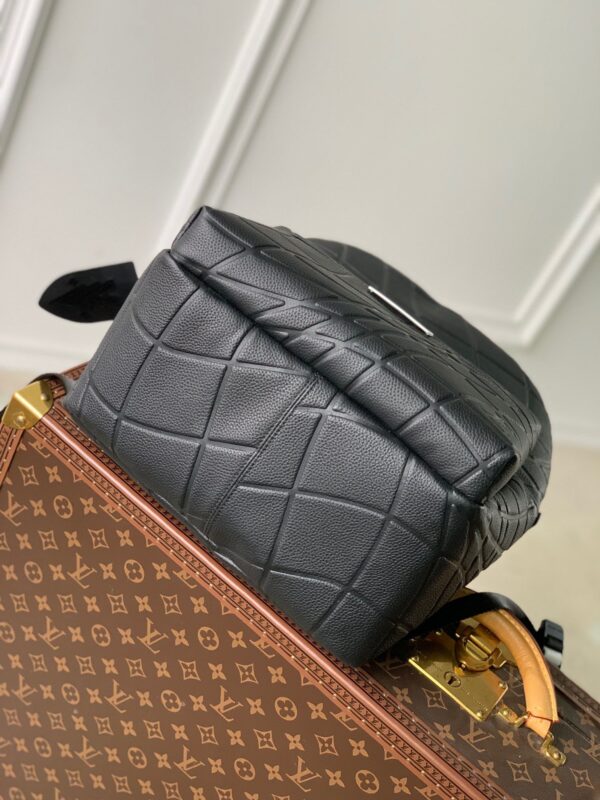 Replica Louis Vuitton Discovery Backpack LV M21391 8