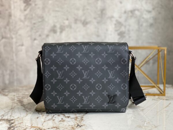 Replica Louis Vuitton DISTRICT PM LV M45272 11