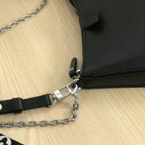 Replica Louis Vuitton Easy Pouch On Strap LV M80471 2