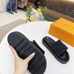 Replica Louis Vuitton Pool Pillow Flat Comfort Mules Black 2