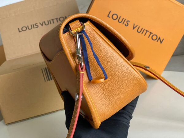 Replica Louis Vuitton LV BUCI Bag M59459 10