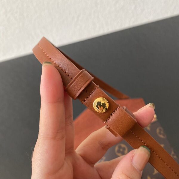 Replica Louis Vuitton Padlock On Strap LV M80763 5