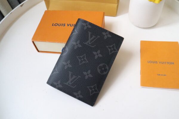 Replica Louis Vuitton PASSPORT COVER WALLET LV M64501 5