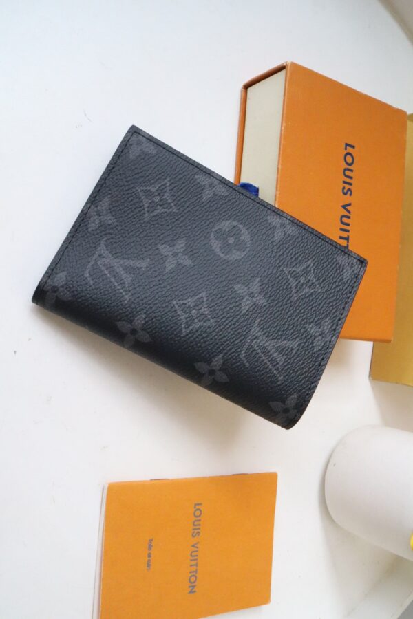 Replica Louis Vuitton PASSPORT COVER WALLET LV M64501 6