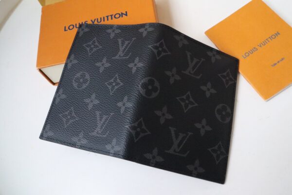 Replica Louis Vuitton PASSPORT COVER WALLET LV M64501 8