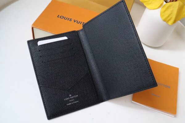 Replica Louis Vuitton PASSPORT COVER WALLET LV M64501 9